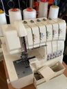 Máquina de coser Singer Overlock 14T967DS/bordado/serradora (muy buena)