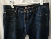Women's ZCO Jeans Sz 11 dark wash white stitching crystal button & pocket trim