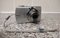 Canon IXUS 750 7,1 megapixel fotocamera digitale vintage testata - corpo in metallo + accessori
