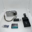 Cámara digital Sony Cybershot DSC P200 7,2 MP con lente Carl Zeiss + accesorios