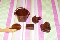 Barbie Doll Dream House Accessory ~ Vintage HORSE FARM BROWN BUCKET & BRUSHES