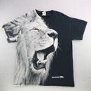 Camiseta Vintage Zoo León Adulto Talla Grande Gráfico en Negro Cuello Redondo