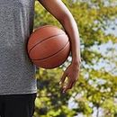 Amazon Basics - Palla da basket in PU composita, dimensioni ufficiali, Marrone