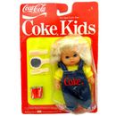 1986 Coca Cola Cola Cola Kinderpuppe in Latzhosen mit Spielzubehör getragene Packung 