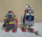 2 petits Robots de l'espace Schylling collector series sans boîte
