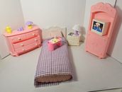 Barbie Dormitorio Juego Muebles Cama TV Mesita de noche Armario Mattel De Colección 93