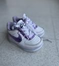 Zapatillas Nike Air para niñas Niños Pequeños Talla 5.5C Blancas y Púrpura con cordones