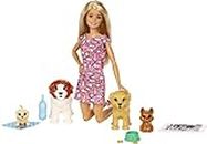 Barbie Doggy Daycare Playset Dogsitter con Bambola, Cuccioli, 4 Cagnolini tra Cui Uno Che Fa la Pupù e Uno Che Fa la Pipì, Carta Che Cambia Colore e Accessori, Giocattolo per Bambini 3 + Anni, FXH08