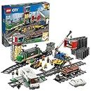 LEGO City Tren de Mercancías, Juguete con Motor, Vehículo Teledirigido para Niños y Niñas de 6 Años o Más con 4 Coches, Vías y Accesorios 60198