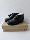 Stivali wallabee Clarks nuovi con scatola pelle nera scarpe scuola ragazzi nel Regno Unito taglia 3,5 G