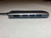 USB-C Pass-Through aluminium fin 4K HDMI USB 3.0 (gris sidéral)