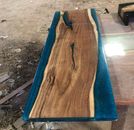 Mesa de comedor de resina azul epoxi mesa de río, borde café vivo hecha a mano parte superior de madera