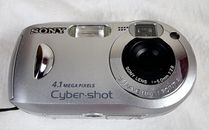 Sony Cyber-Shot 4.1 Mega Pixels Digital Camera DSC-P43 AA Batteries VGC