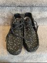 Clark’s Original Wallabees Boots Black With Abstract Pattern Size 5