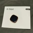 Fitbit Versa 4 Pebble Activity Tracker Health Fitness Smartwatch, Neu