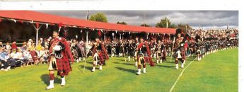 BRAEMAR  HIGHLAND GAMES - THE MASSED PIPE BANDS COLOUR   POSTCARD