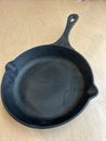 Pioneer Woman 9 Inch Cast Iron Butterfly Skillet/ Frying Pan With 2 Pour Spouts
