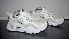 Nike RZY 365 Summit weiß UK 8 Herren Damen Turnschuhe Schuhe BQ4153-100