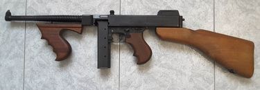 Thompson Submachine gun model of 1921- Tokyo Japan  MGC Model Gun replica inerme