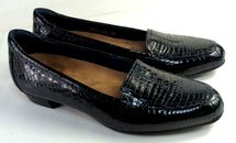 NWOB Clarks Artisan Womens 7.5N Blue Patent Croc Pattern Slip on Loafer Comfort