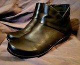 Dansko Black Leather Boots Women's size 39 or US size 8.5 Excellent Condition!