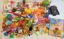 Lote de más de 100 juguetes, juegos, armas, botones, libros y más vintage y mixtos para niños