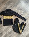 Jungen Nike Dri-Fit Top & Jogger Größe XS Trainingsanzug schwarz gold einmal getragen