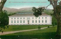 Postal de la Universidad de California ~ Tragaluces en el hermoso techo del pasillo c1914