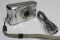 Fotocamera digitale batteria Fuji Finepix A600 6,3 megapixel zoom 3x AA **LEGGI**