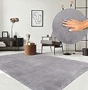 the carpet Relax Moderner Flauschiger Kurzflor Teppich, Anti-Rutsch Unterseite, Waschbar bis 30 Grad, Super Soft, Felloptik, Grau, 80 x 150 cm