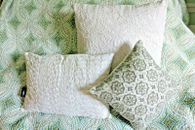Juego de 3 almohadas blancas decorativas Kensie Tahari cuadrados cubiertas rectangulares con cuentas insertos