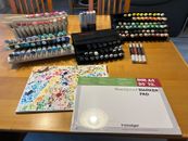 Copic Sketch Marker Set (153 Marker mit 3 Taschen, Ersatz Tinten & Zubehör)