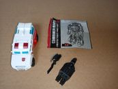 COOL USED 2014 TRANSFORMERS COMBINER WARS FIRST AID DELUXE HASBRO DEFENSOR