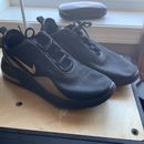 Mens Nike Running Shoes Sneakers Black And GOLD - USED SIZE 11