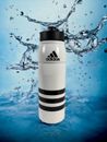 Adidas 28 oz. Botella de agua deportiva de plástico recargable para exprimir estadio (750 ml)