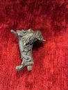 Sculpture animal fantastique bronze XIXe signée tête dragon ? visage grotesque