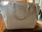 Cheap Michael Kors handbag used , with shoulder and hand straps.