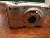 Fotocamera digitale Nikon Coolpix argento L25, confezione originale, scheda SD Sandisk 2 GB