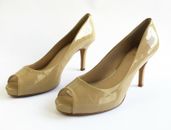 Scarpe donna Vince Camuto beige brevettato punta aperta a stiletto tacco alto - UK 7