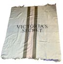 Victoria's Secret Throw Blanket 2016 Edición limitada Logotipo de rayas gris blanco rosa