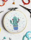 "Kits de costura de artes y oficios de The Make Arcade - mini kit de punto de cruz - cactus 3"