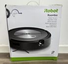 Aspiradora robot iRobot Roomba j7 WiFi con cepillos de goma dobles multisuperficie.