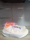 Zapatos de baloncesto Nike Hustle D 10 SE Desert Sand para niños CZ4179-001 (talla EE. UU. 5,5 AÑOS)