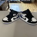 Zapatos para niños pequeños Nike Air Jordan 1 Mid SE azules y negros modelo BQ6933-102 - talla 8c