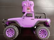 Vehículo de radiocontrol Jada Toys escala 1:16 rosa Girlmazing Jeep.