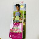 Botas Mono Barbie Sweet Orchard Farm Afroamericanas Azul Cesta Zanahorias
