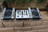 2 x Pioneer CDJ200 DJ Decks,  plus Behringer Pro Mixer VMX100,Professional