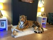 Tiger Lebensgröße Riese liegend weich großes Spielzeug Plüschtier 245 cm realistische bengalische Katze