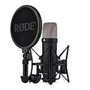 RØDE NT1 5th Gen Black Microfono a condensatore da studio a diaframma largo di quinta generazione con uscite XLR e USB, supporto antiurto e filtro antipop per musicale, registrazione vocale