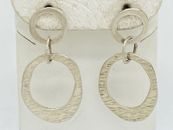 Silpada Sterling Silver Interlocking Textured Circle Oval Earrings P1529 1-5/8”
